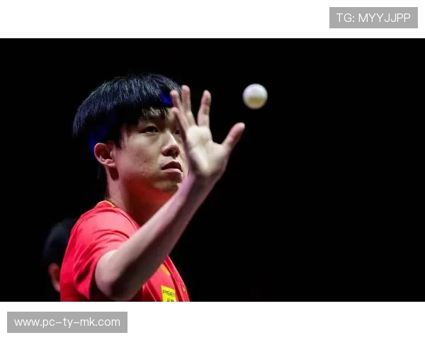 王楚钦赛后与裁判握手后下意识擦手，趣味画面引发网友热议