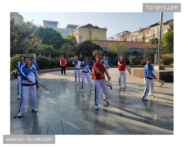 社区体育商业价值凸显,线上线下结合的健身服务模式快速普及。 社区体育商业价值凸显,线上线下结合的健身服务模式快速普及。